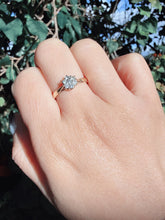 Vintage 9ct Gold Diamond Daisy Ring Size M