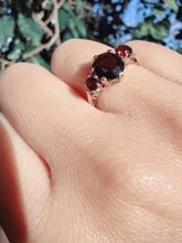 Vintage 1973 9ct Gold Garnet Trilogy Ring Size K