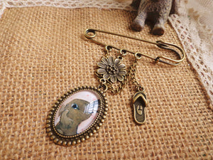 1 Women Girl Beard Retro Vintage Look Cameo Scarf Collar Hat brooch Brooche Pin