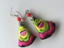 Women Lady Retro Ethic Embroidery Boho Bohemian Hook dangle Ear Drop Earrings Pink with Green
