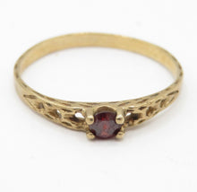 Vintage Dainty 9ct Yellow Gold Garnet Ring Size M