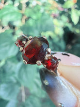 Vintage 1973 9ct Gold Garnet Trilogy Ring Size K