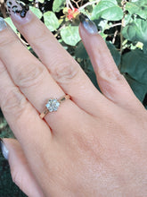 Vintage 9ct Gold Diamond Daisy Ring Size M