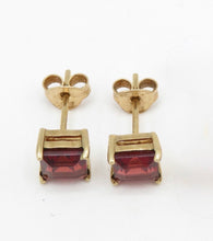 Vintage 9ct Gold Garnet Square Earrings Studs