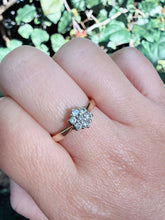 Vintage 9ct Gold Diamond Daisy Ring Size M