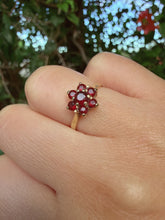 Vintage London 9ct Gold Garnet Daisy Ring Size J 1977