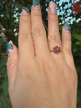 Vintage London 9ct Gold Garnet Daisy Ring Size J 1977