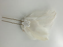 Women Bride Wedding White Feather Race Melbourne Cup Hair Clip Pin Fascinator