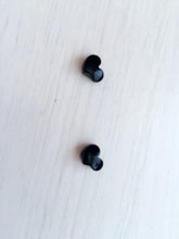 Women Ladies Black Heart love Magnetic No Piercing Ear Hole Earrings Ear Studs