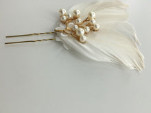 Women Bride Wedding White Feather Race Melbourne Cup Hair Clip Pin Fascinator