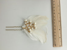 Women Bride Wedding White Feather Race Melbourne Cup Hair Clip Pin Fascinator