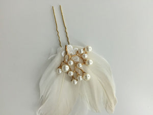 Women Bride Wedding White Feather Race Melbourne Cup Hair Clip Pin Fascinator