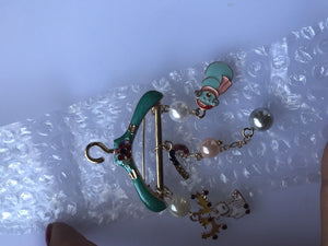 Women Girl Reindeer Candy cane hanger Brooch Pin Christmas Gift for mum Grandma