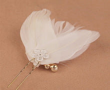 Women Bride Wedding White Feather Race Melbourne Cup Hair Clip Pin Fascinator