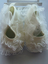 Brand New Baby New born Infant Girls beige Christening Baptism Lace Shoes