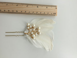 Women Bride Wedding White Feather Race Melbourne Cup Hair Clip Pin Fascinator