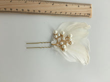 Women Bride Wedding White Feather Race Melbourne Cup Hair Clip Pin Fascinator