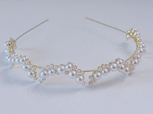 Elegant Pearl Moon Tiara – Gold Crecent Headband