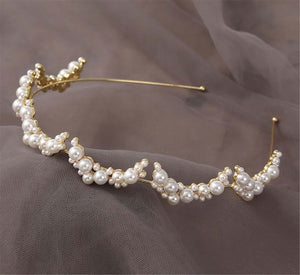 Elegant Pearl Moon Tiara – Gold Crecent Headband