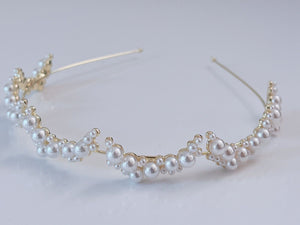 Elegant Pearl Moon Tiara – Gold Crecent Headband